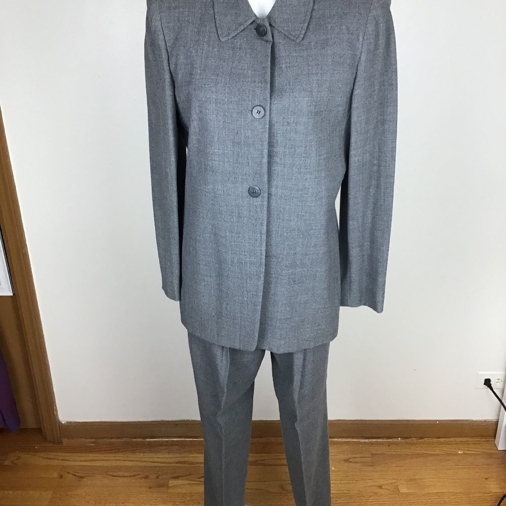 Jones New York gray 100% wool fully lined 3 pc suit